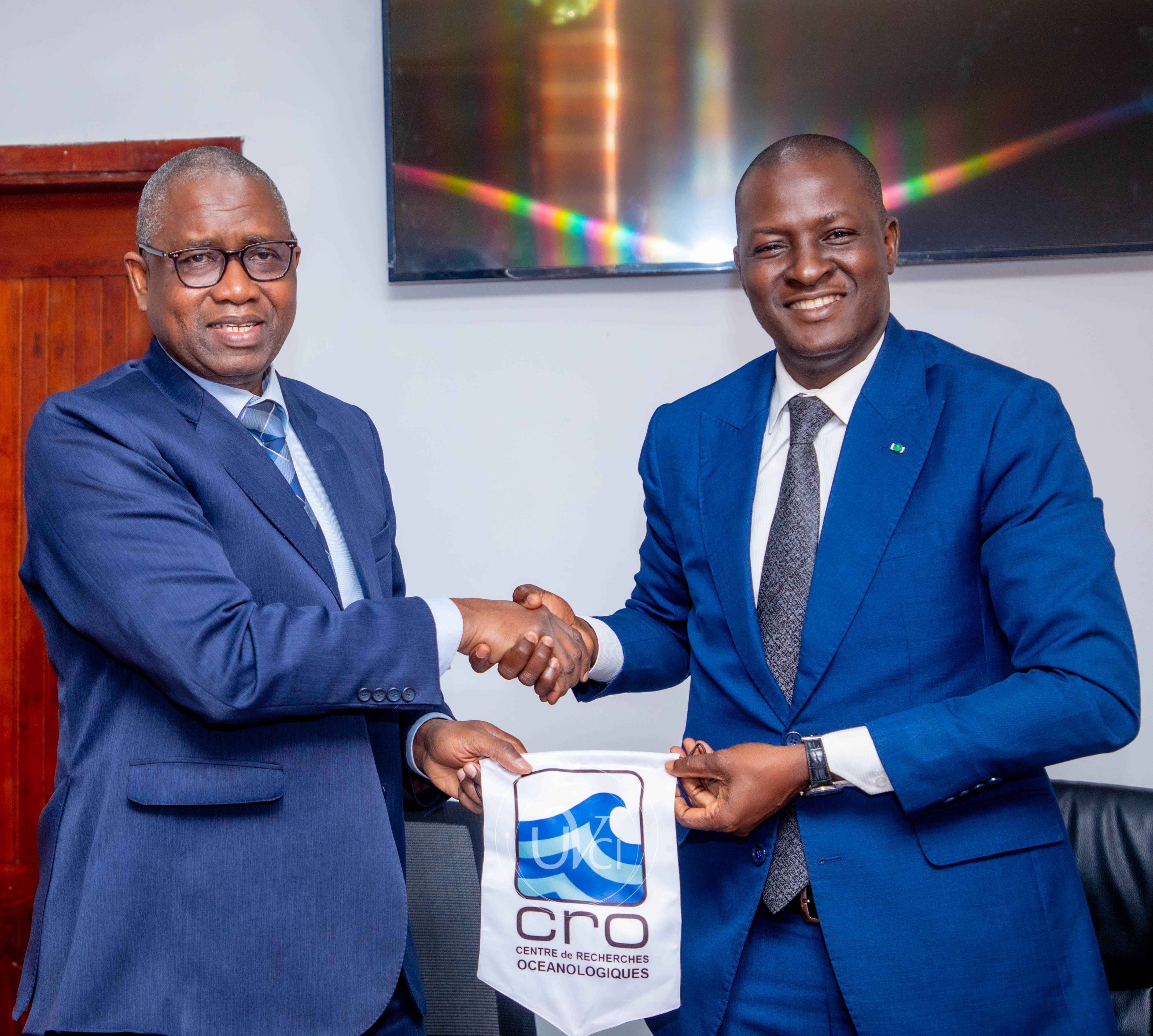 Signature de convention entre l’Université Virtuelle de Côte d’Ivoire et le Centre de Recherches Océanologiques