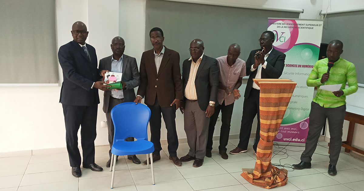 Don / L’UVCI offre du matériel à l’école Primaire d’Allakro.