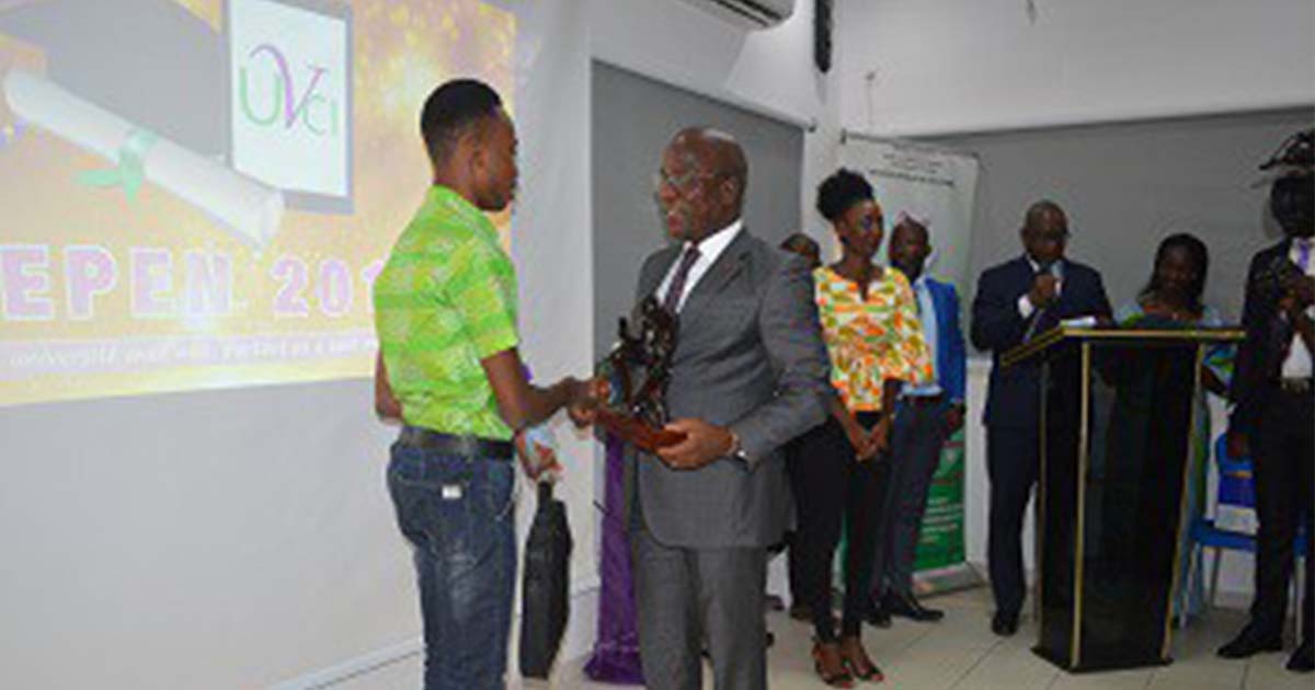 JEPEN 2019/ Konan Jacques ASSAHORE récompense le meilleur étudiant de l’UVCI
