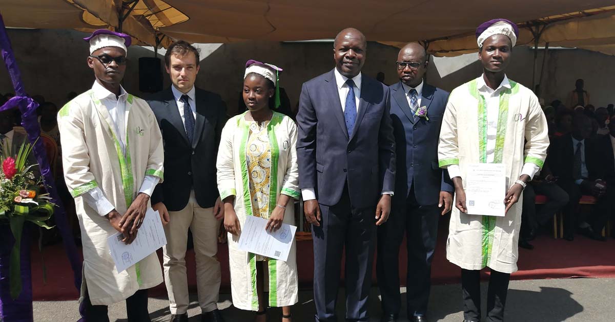 Cérémonie de la sortie de Promotion de la toute 1ère promotion d'étudiants admis au diplôme de Licence